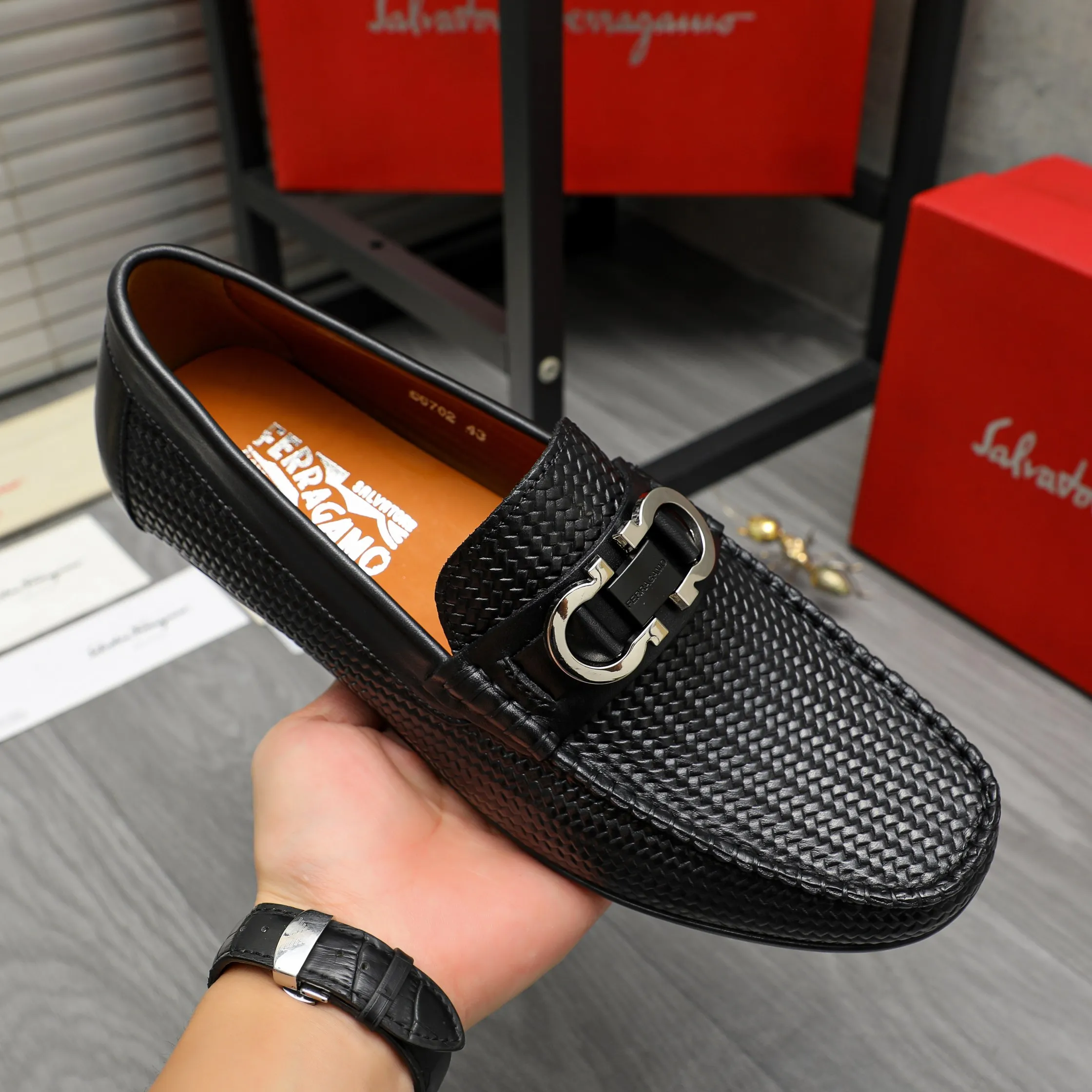 Men's shoes 💰380 Product trademark: Ferragamo "Ferragamo" business slip-on shoes Regular size: 38-45 (45. Customized, non-returnable) Product materials: Selected embossed cowhide upper, sheepskin lining, rubber outsole